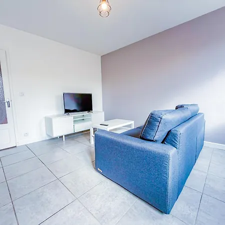 Apartament Spacieux Et Chic A *