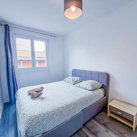 Spacieux Et Chic A Apartament